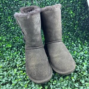 BEARPAW SUEDE BOOTS WITH GOLD DOT ACCENTS SIZE 6 WOMAN